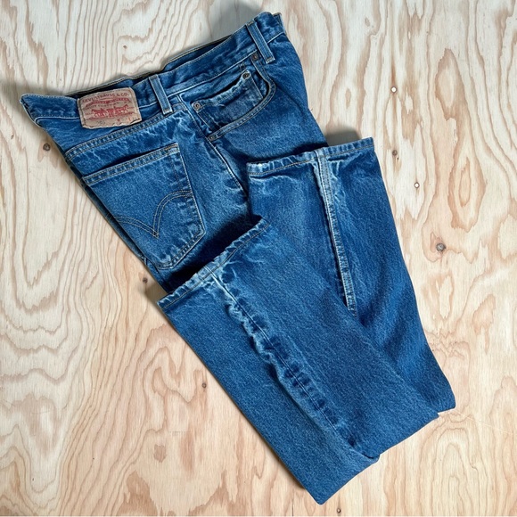 Lᴇᴠɪ’s 501 5 Pᴏᴄᴋᴇᴛ Bᴜᴛᴛᴏɴ Fʟʏ Jᴇᴀɴs - Picture 10 of 11